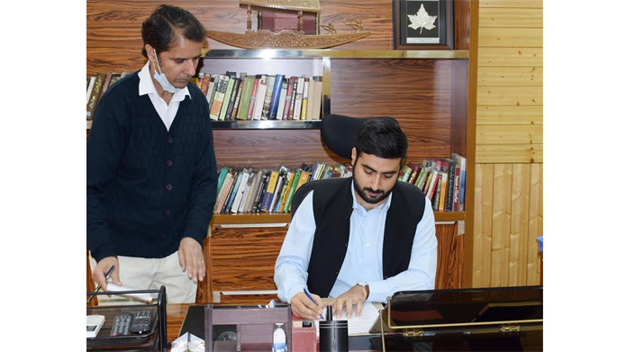 Akshay Labroo assumes charge as Dir. Information